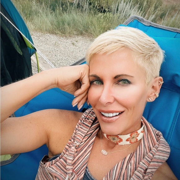 Meet your Posher, Gretchen - Picture 3 of 6